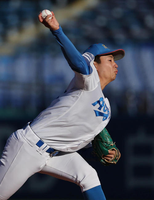 慶大対青学大　力投する青学大・下村（撮影・野上伸悟）