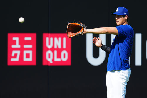 ドジャース対ダイヤモンドバックス 試合前投球練習するドジャース大谷(撮影・垰建太)