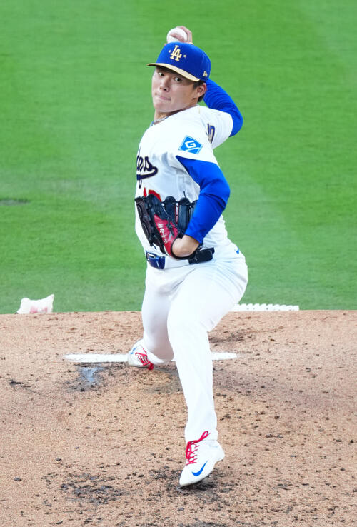ドジャース対ダイヤモンドバックス 力投するドジャース先発の山本(撮影・垰建太)