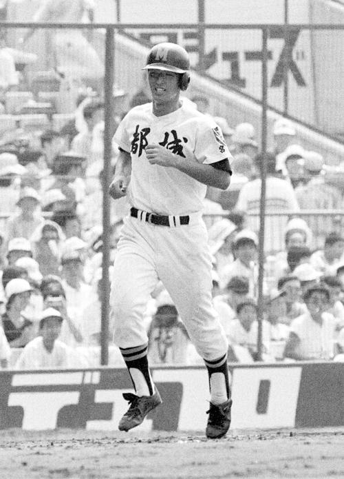 84年8月、甲子園の都城－足利工戦、4回に隈崎は本塁打を放ち笑顔で生還