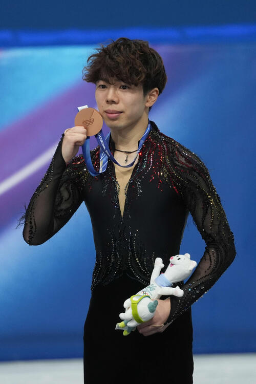 表彰式で銅メダルを手に記念撮影する佐藤（撮影・パオロ　ヌッチ）