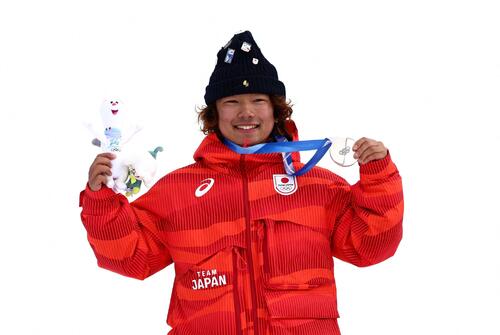 2月18日、男子スロープスタイルで銀メダルを獲得した長谷川帝勝（ロイター）
