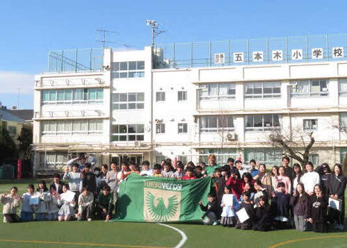 東京Vの環境教育授業を終えて記念撮影