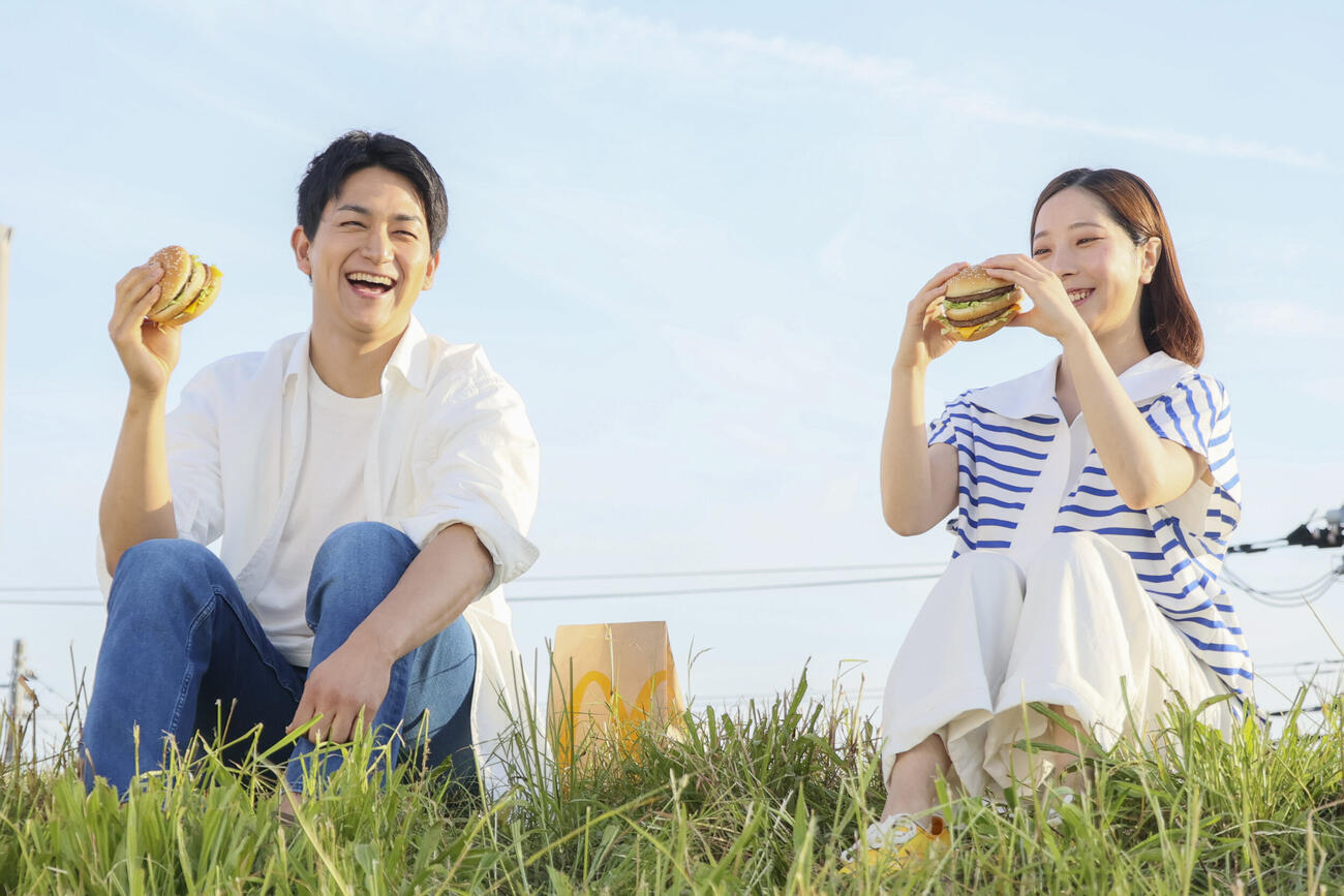 マクドナルド新CMに出演するりくりゅう