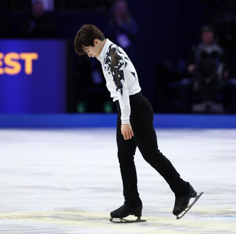 男子SPを終えてうつむく鍵山（撮影・PNP）